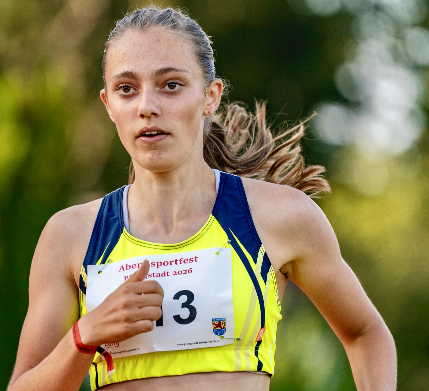 Leyla Sentürk der KSG Gerlingen Leichtathletik beim 800-Meter-Rennen in Pfungstadt.
